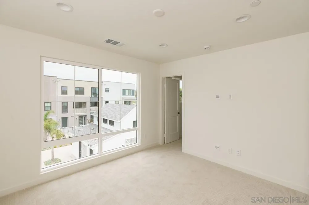 2564 Delphinium Ln Carlsbad, CA 92008