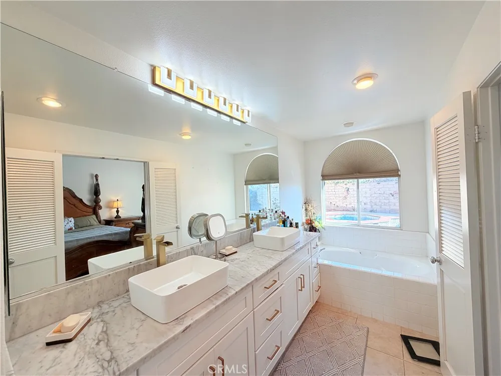 20350 Calhaven Saugus, CA 91390
