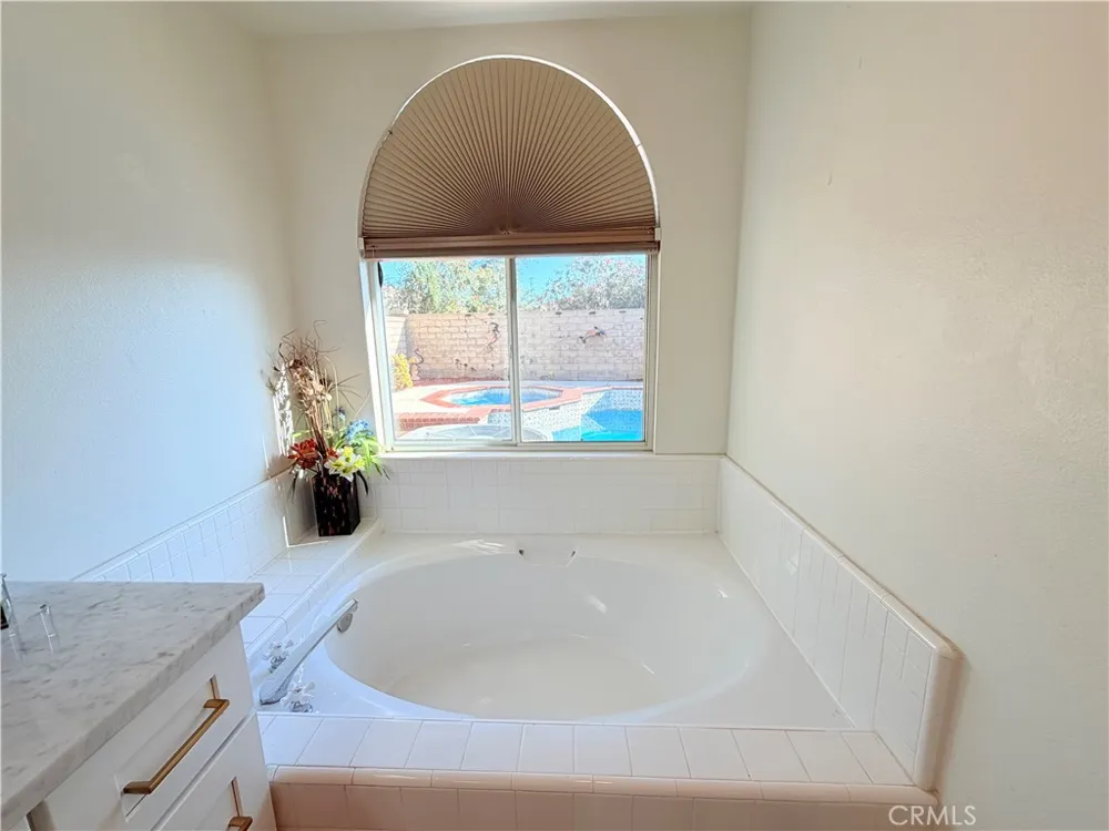 20350 Calhaven Saugus, CA 91390