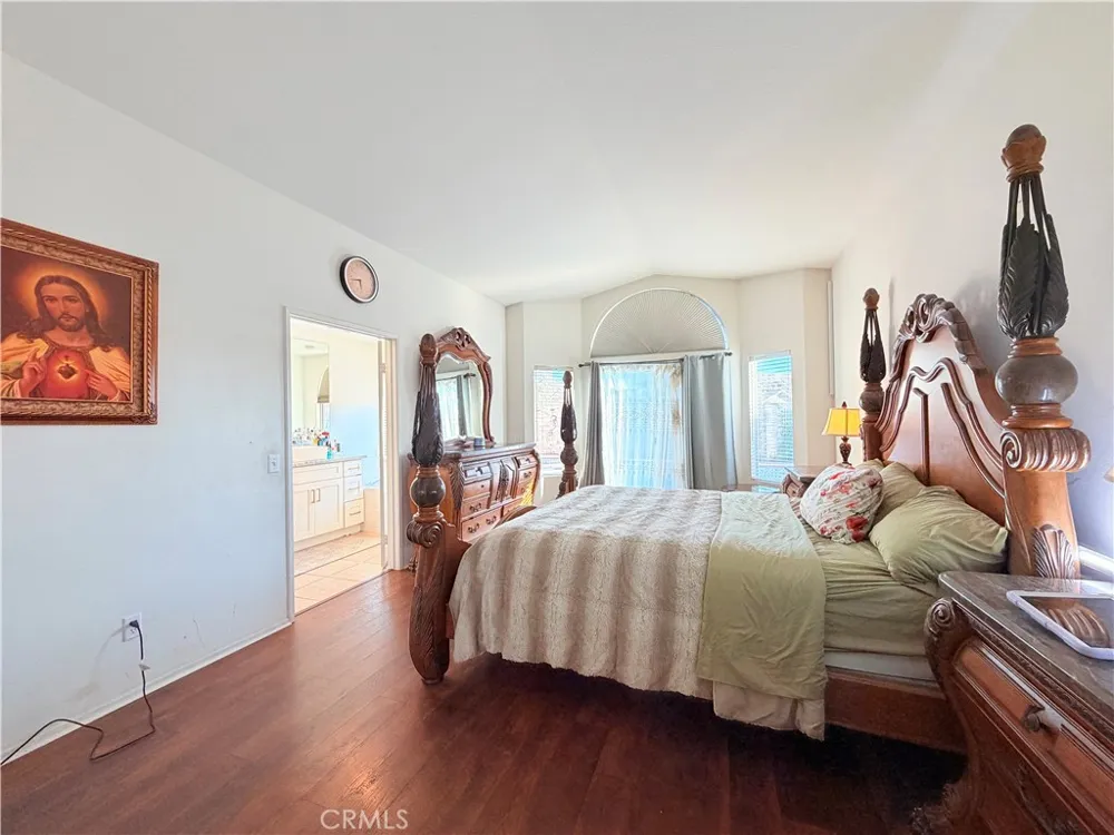 20350 Calhaven Saugus, CA 91390