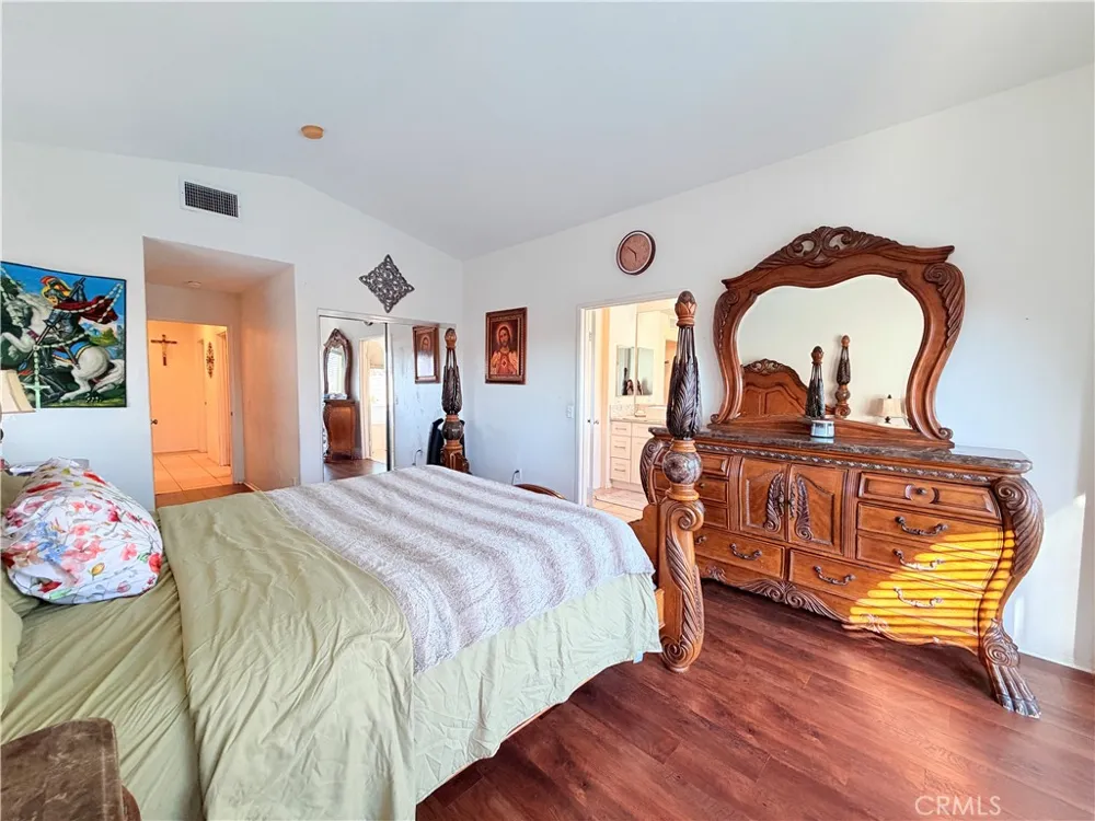 20350 Calhaven Saugus, CA 91390