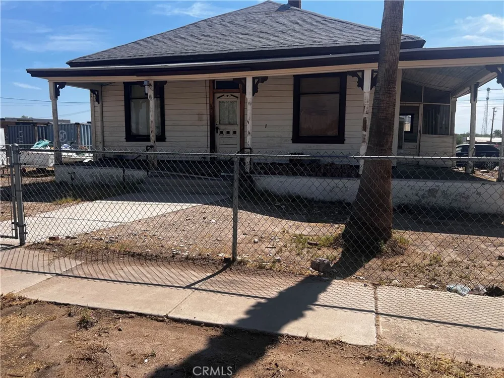 421 Palm Way Needles, CA 92363