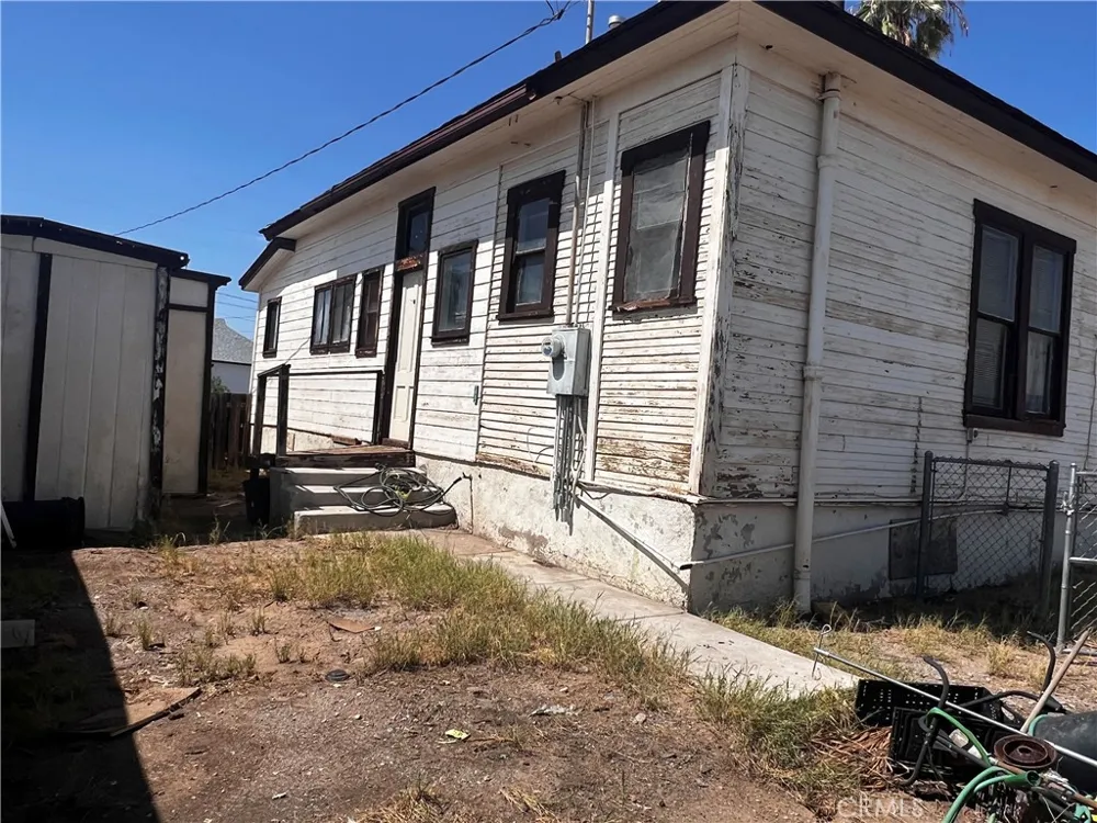 421 Palm Way Needles, CA 92363