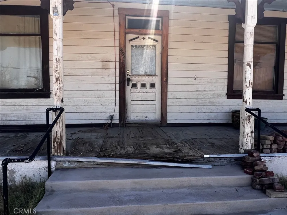 421 Palm Way Needles, CA 92363