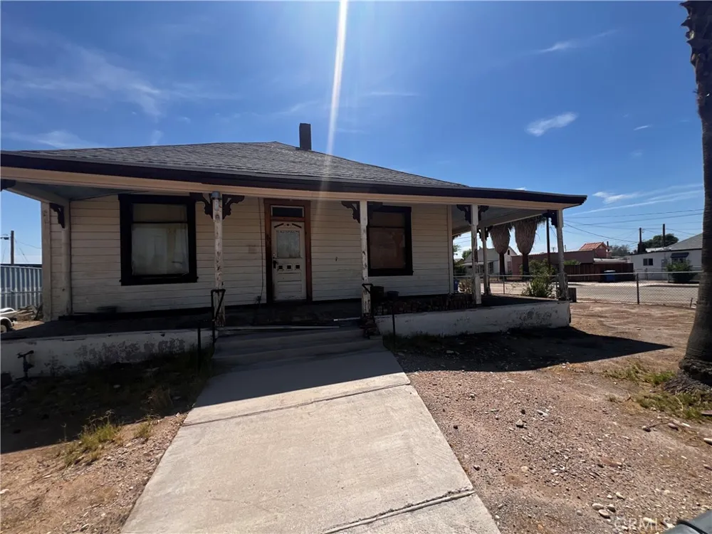 421 Palm Way Needles, CA 92363