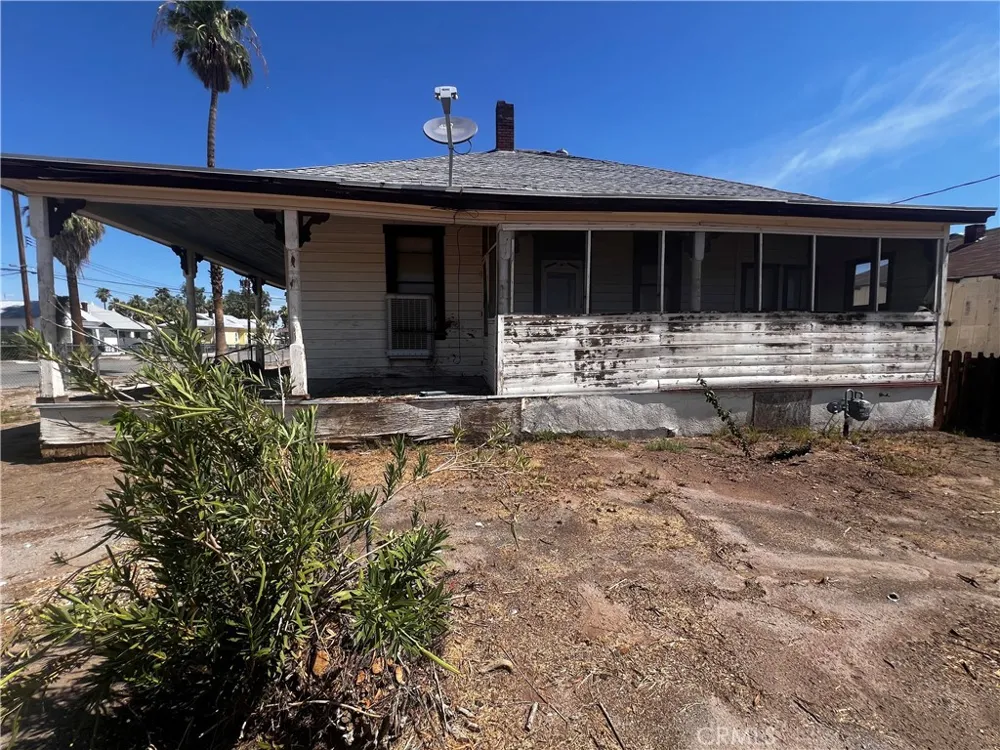 421 Palm Way Needles, CA 92363