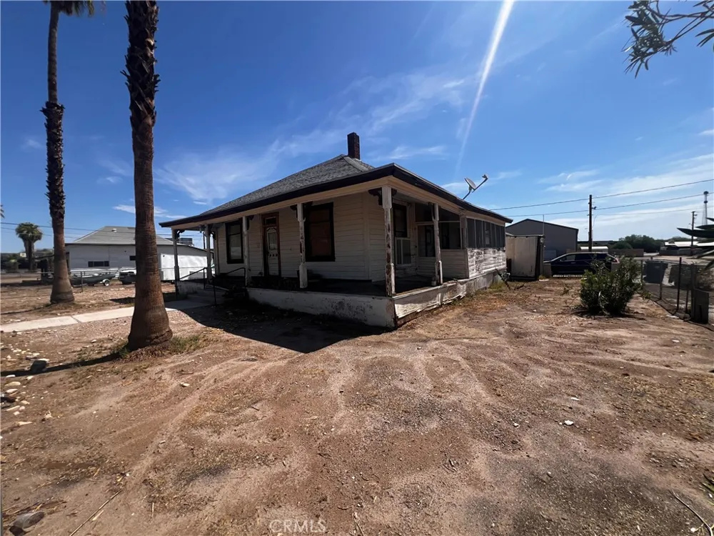 421 Palm Way Needles, CA 92363