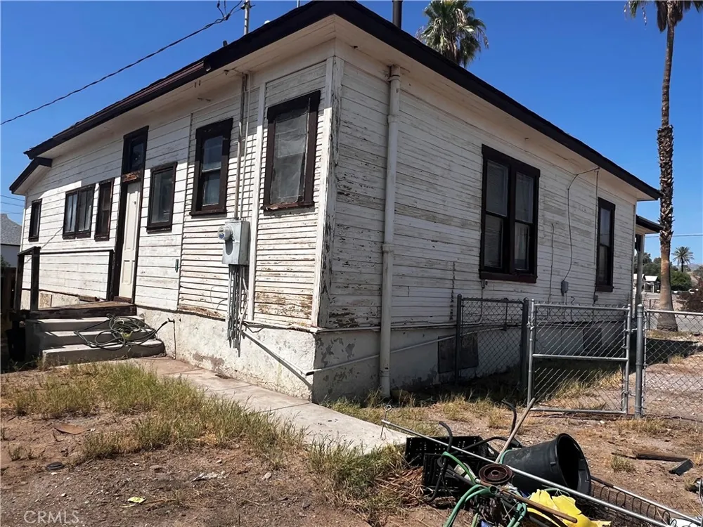 421 Palm Way Needles, CA 92363