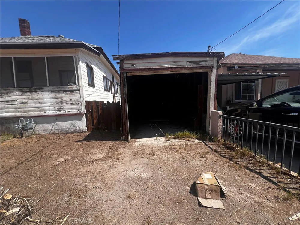 421 Palm Way Needles, CA 92363