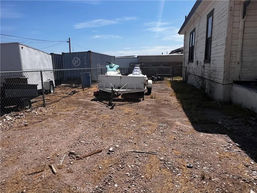 421 Palm Way Needles, CA 92363