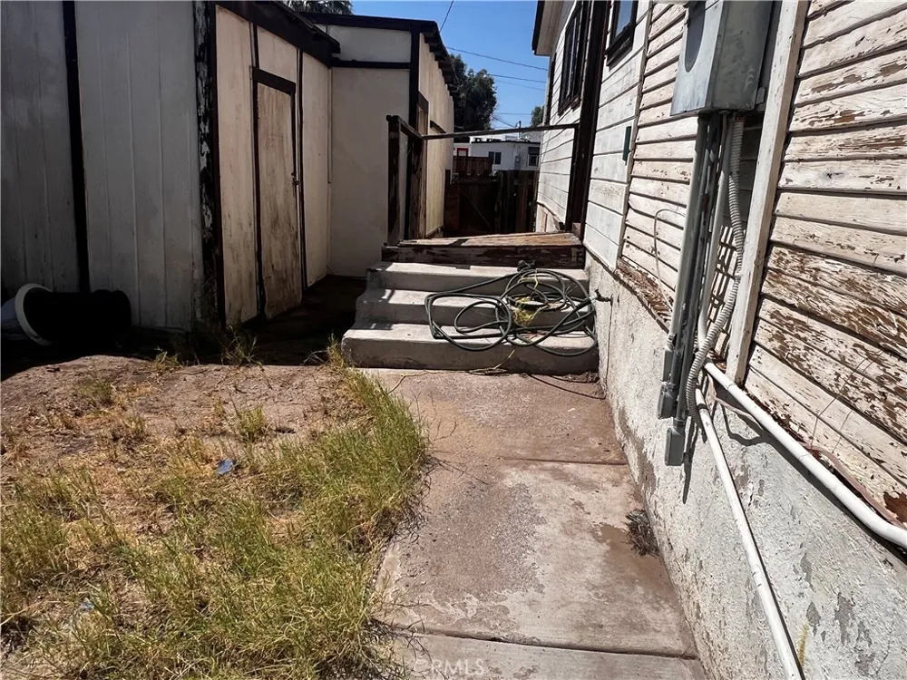421 Palm Way Needles, CA 92363