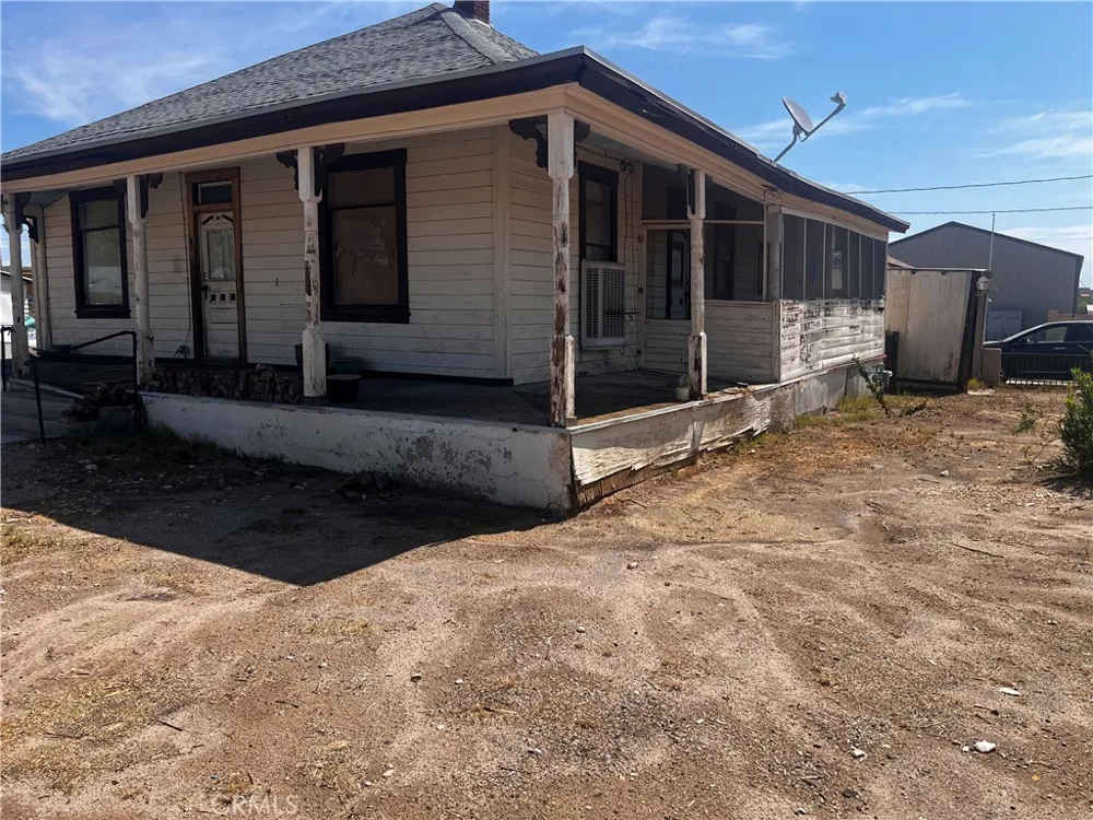 421 Palm Way Needles, CA 92363