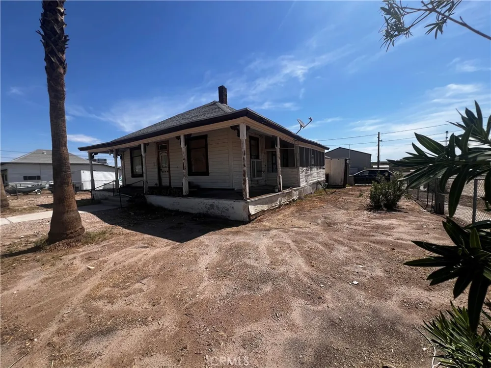 421 Palm Way Needles, CA 92363