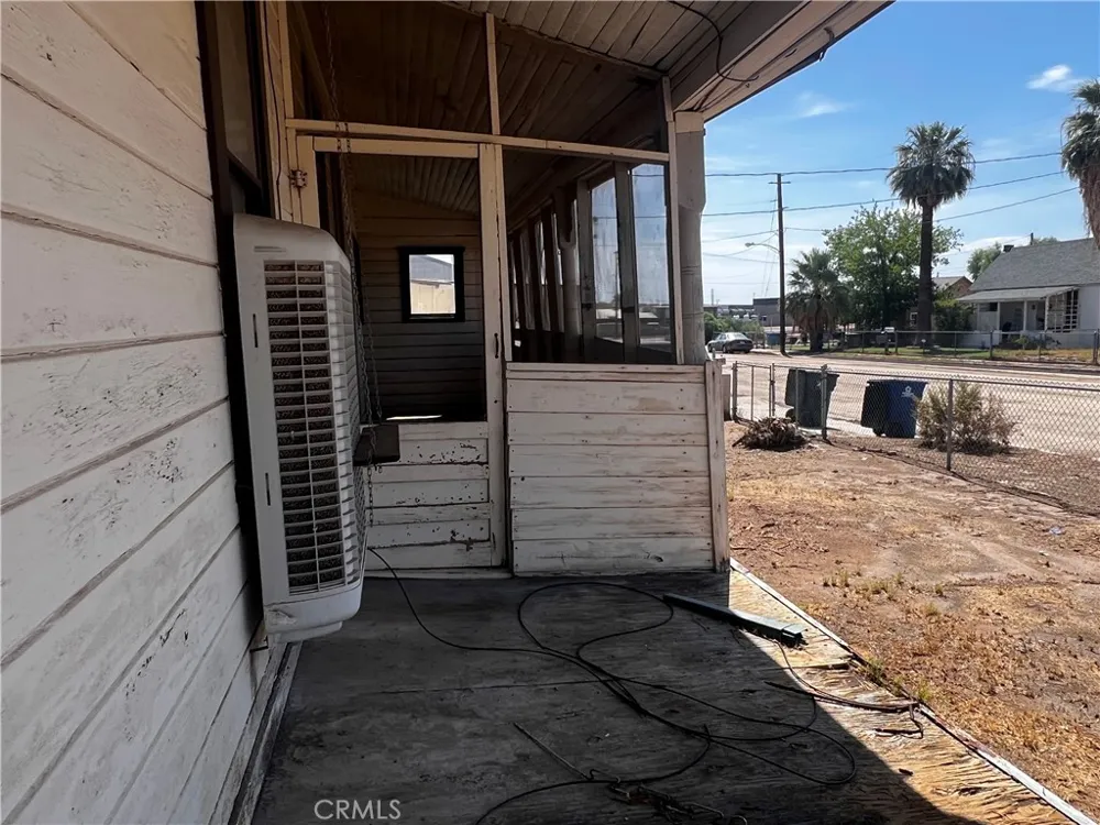 421 Palm Way Needles, CA 92363