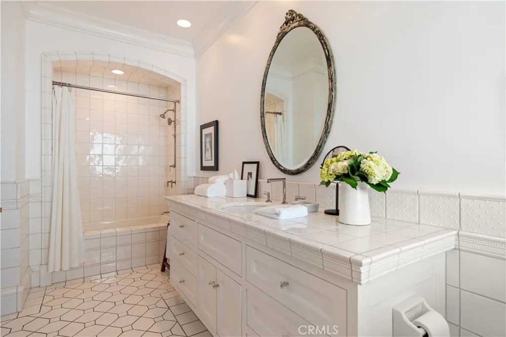 2411 Bayshore Newport Beach, CA 92663