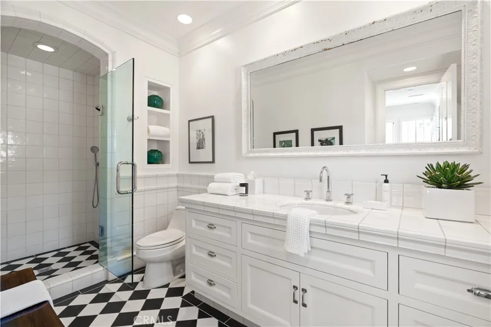2411 Bayshore Newport Beach, CA 92663