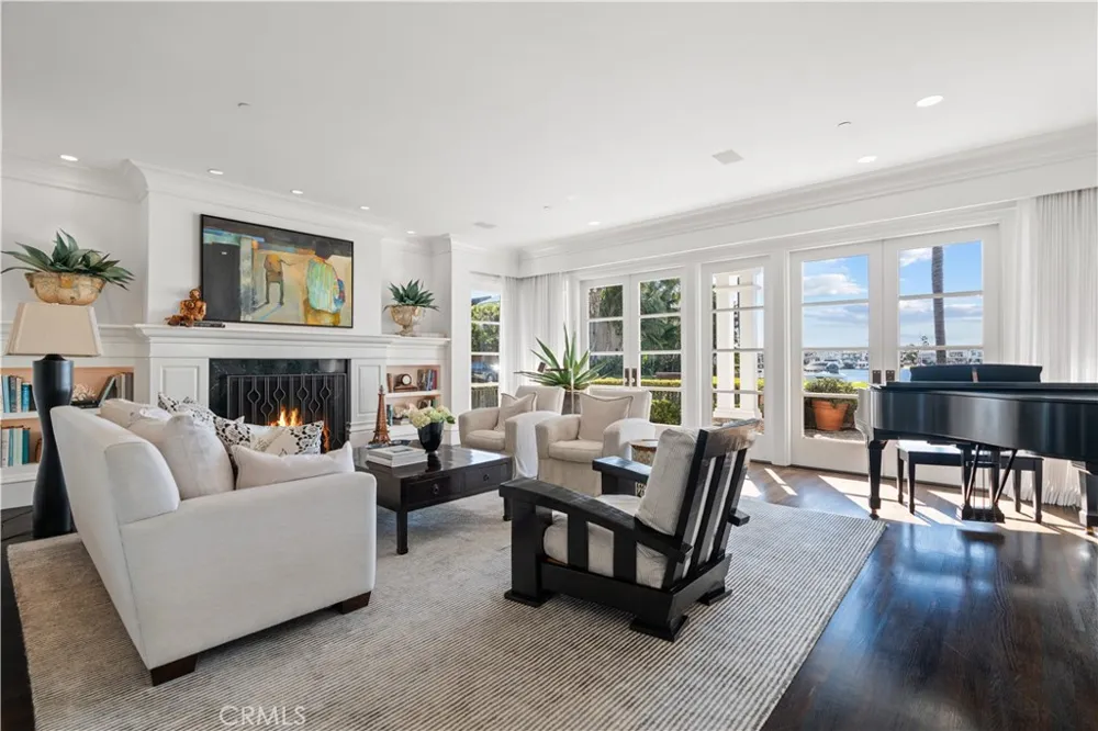 2411 Bayshore Newport Beach, CA 92663
