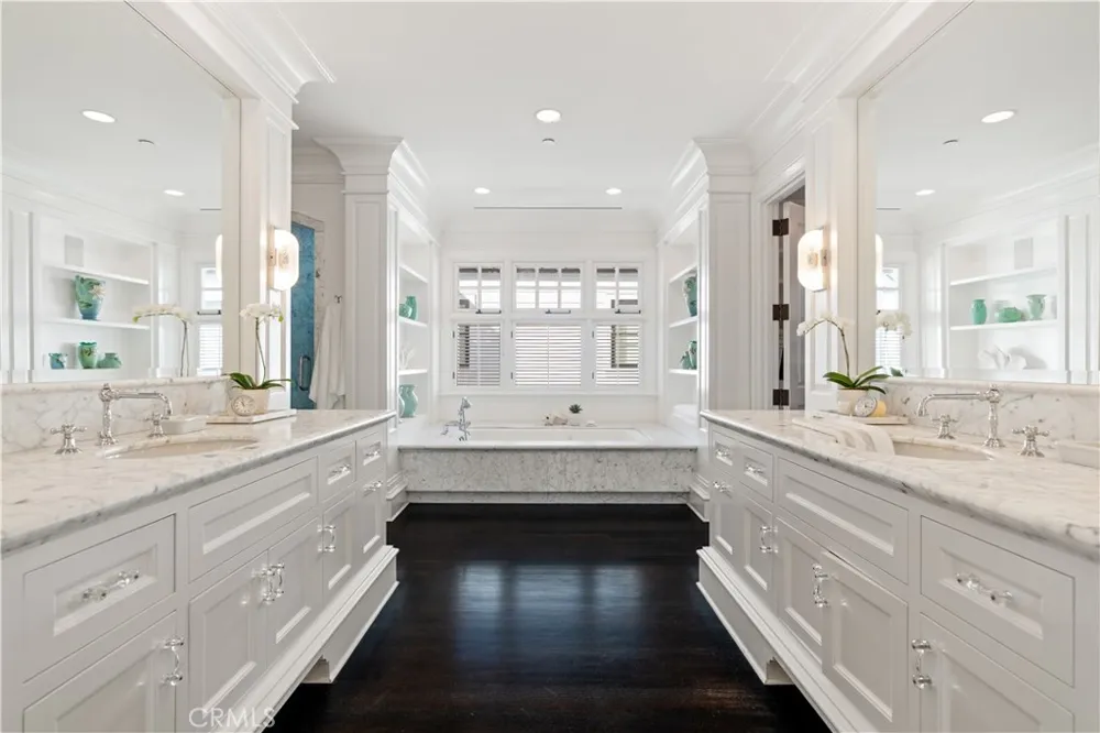 2411 Bayshore Newport Beach, CA 92663