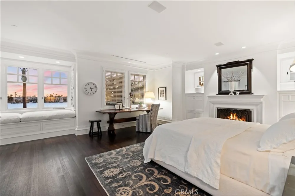 2411 Bayshore Newport Beach, CA 92663