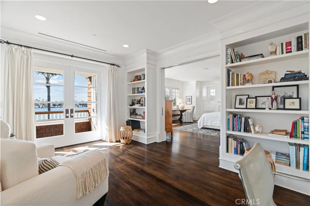 2411 Bayshore Newport Beach, CA 92663