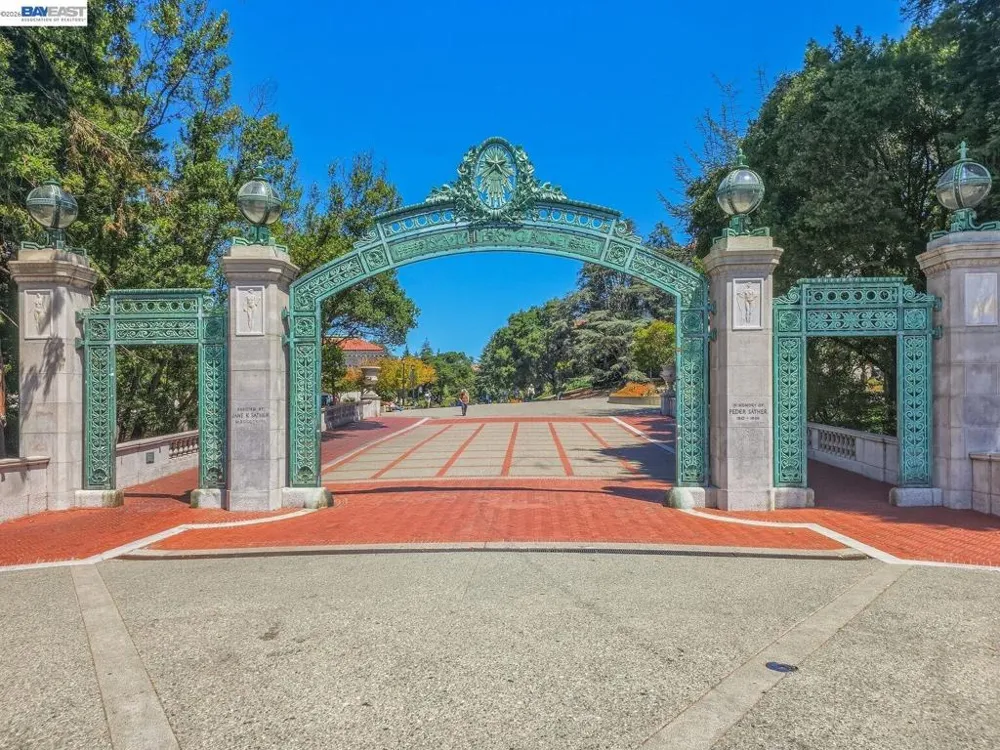 2201 Virginia St #2 Berkeley, CA 94709