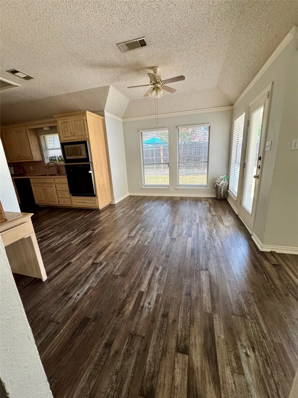 907 Red Oak Drive Mansfield, TX 76063