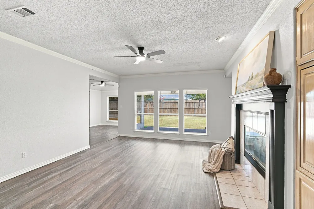 907 Red Oak Drive Mansfield, TX 76063