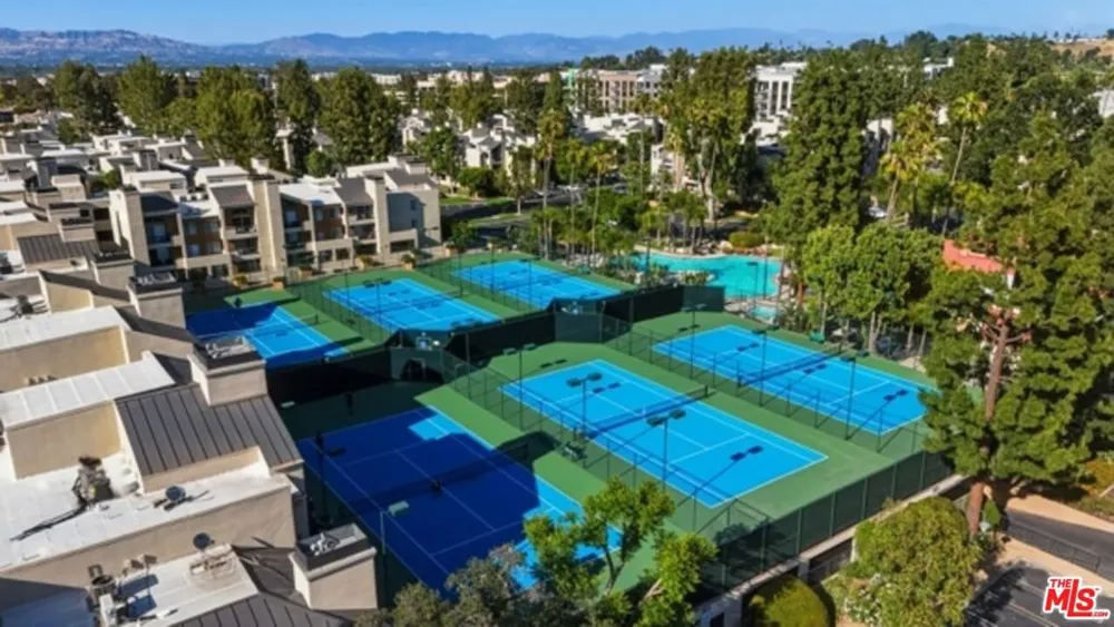 21450 Burbank Boulevard #314 Woodland Hills, CA 91367