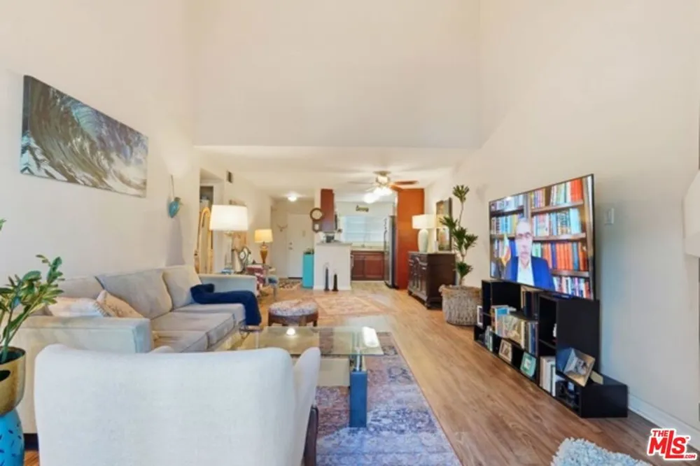 21450 Burbank Boulevard #314 Woodland Hills, CA 91367