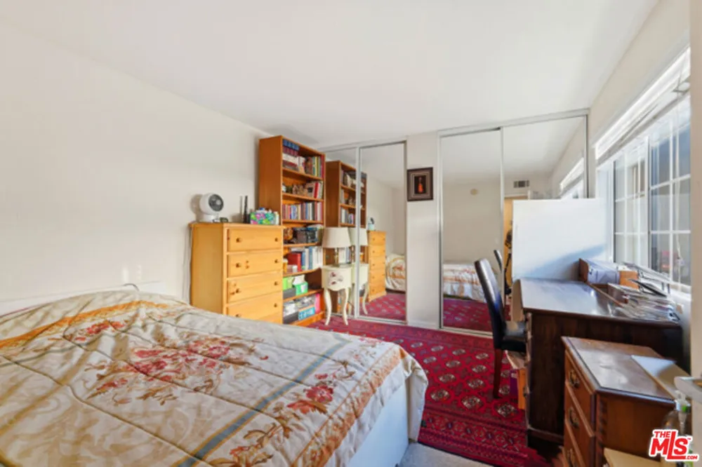 21450 Burbank Boulevard #314 Woodland Hills, CA 91367