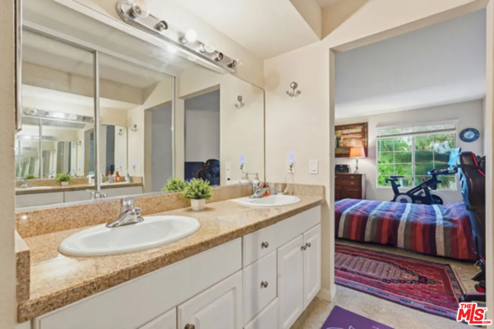 21450 Burbank Boulevard #314 Woodland Hills, CA 91367