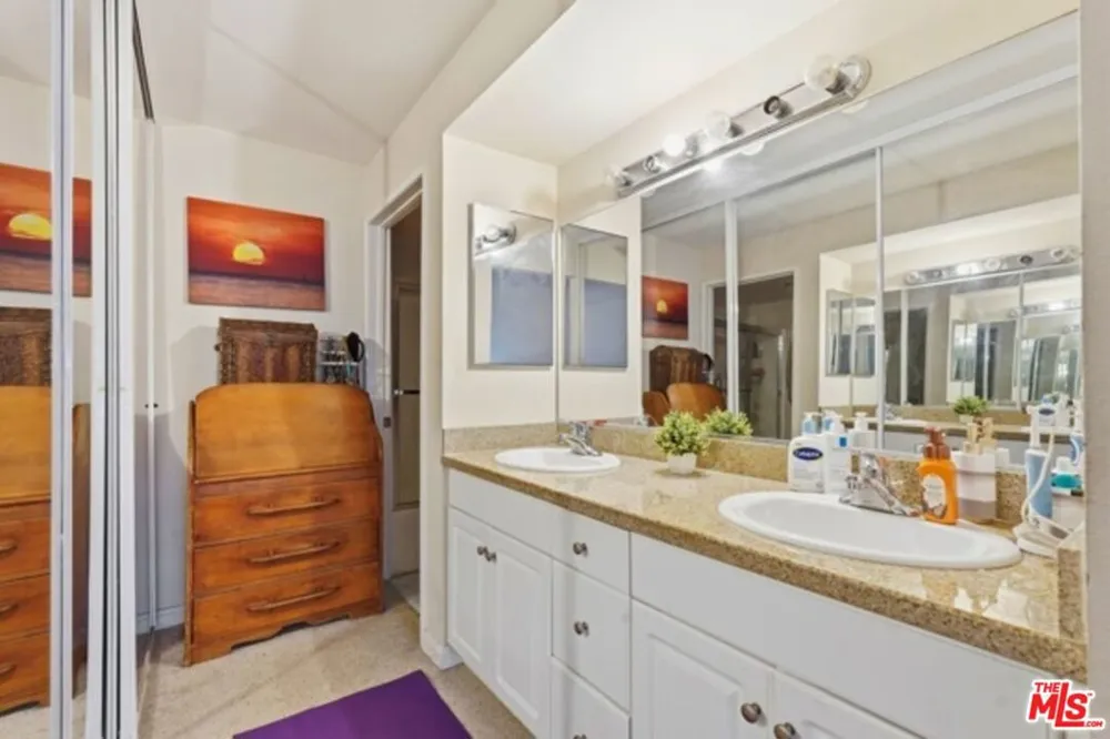 21450 Burbank Boulevard #314 Woodland Hills, CA 91367