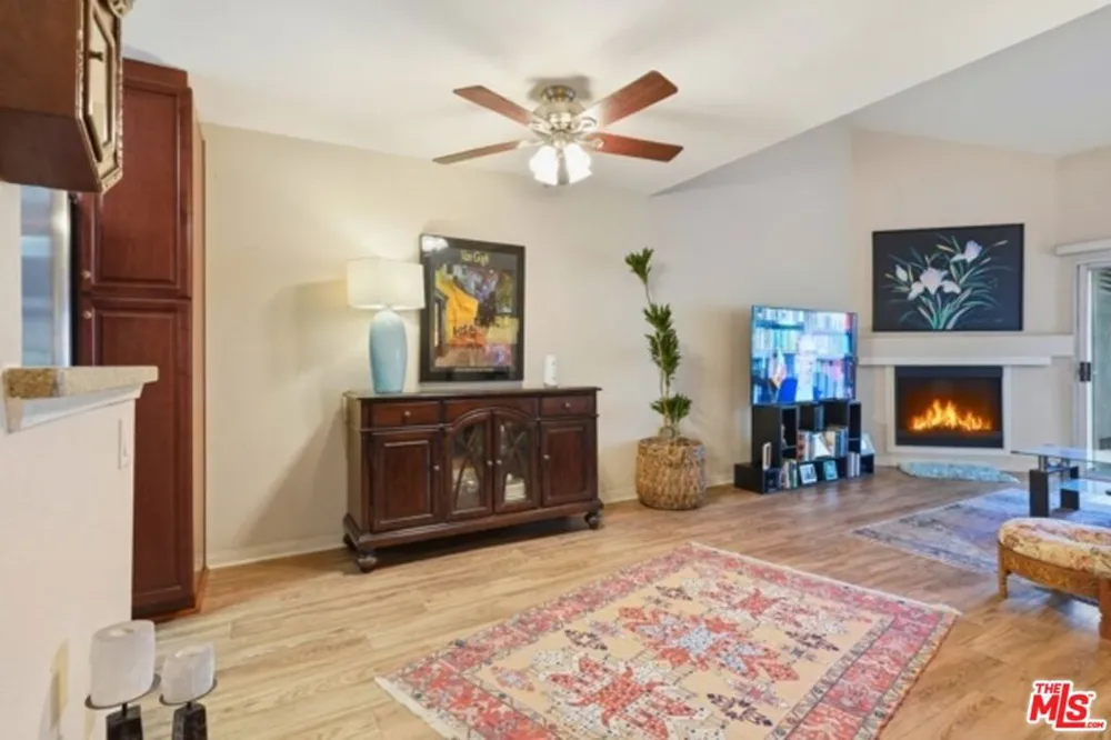 21450 Burbank Boulevard #314 Woodland Hills, CA 91367