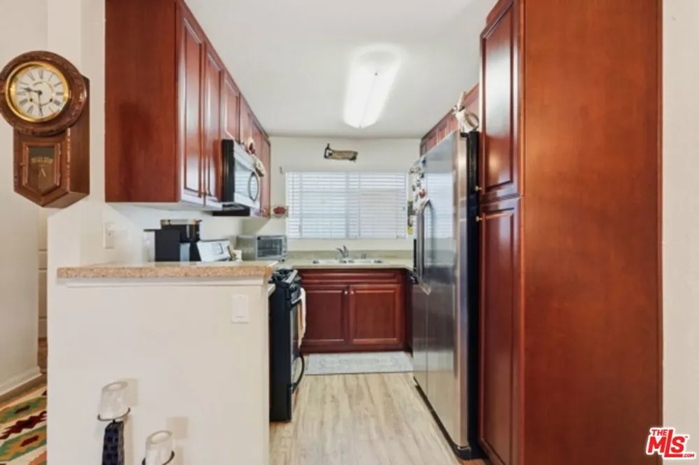 21450 Burbank Boulevard #314 Woodland Hills, CA 91367