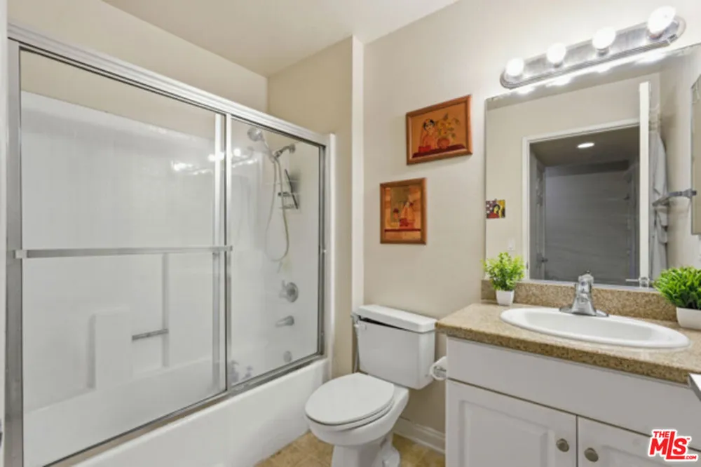 21450 Burbank Boulevard #314 Woodland Hills, CA 91367