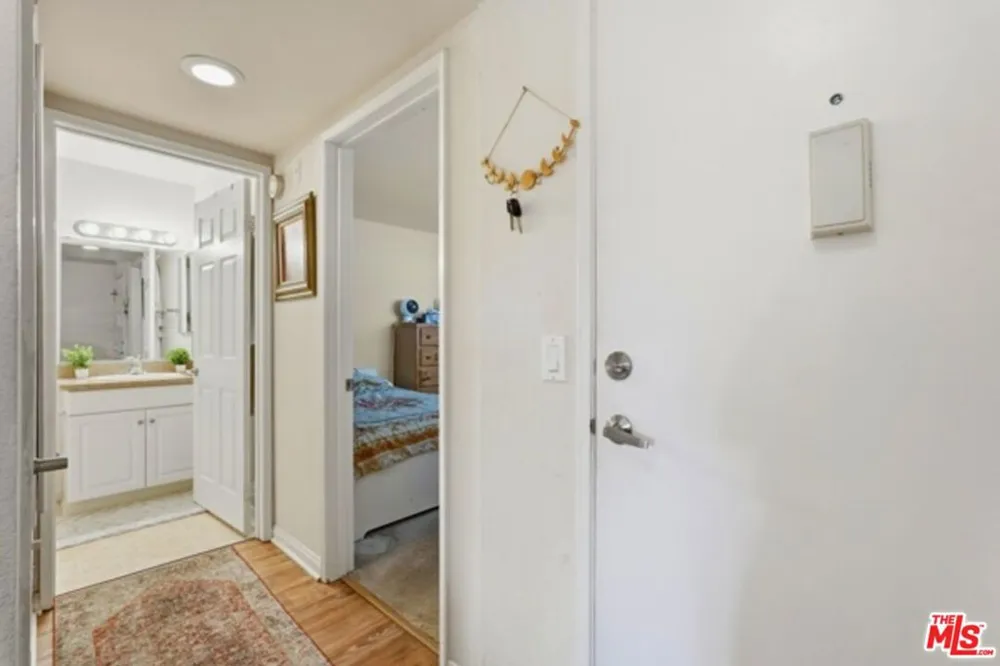 21450 Burbank Boulevard #314 Woodland Hills, CA 91367