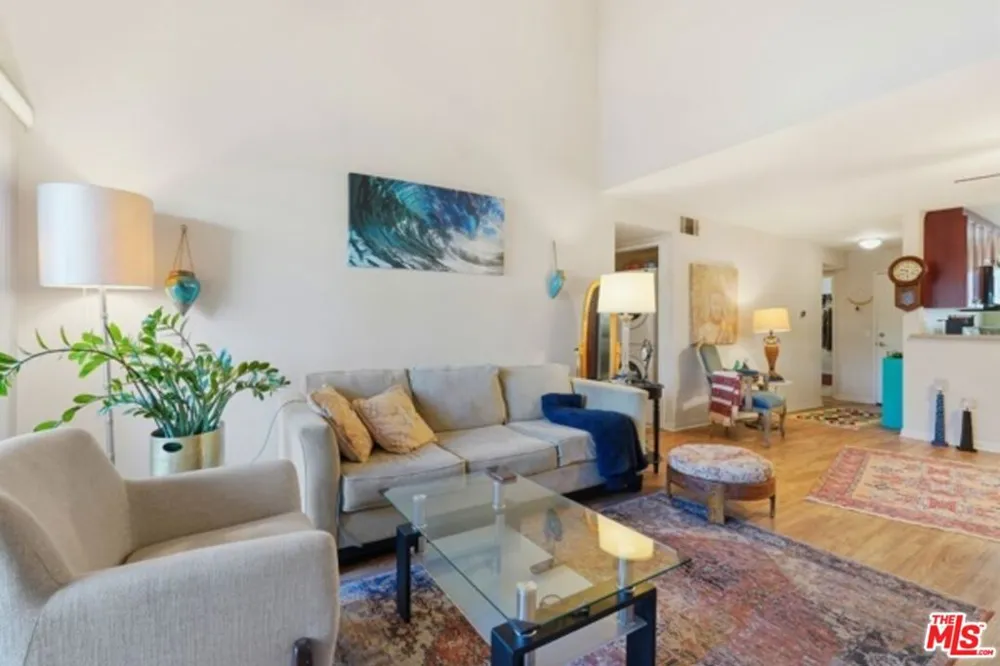 21450 Burbank Boulevard #314 Woodland Hills, CA 91367