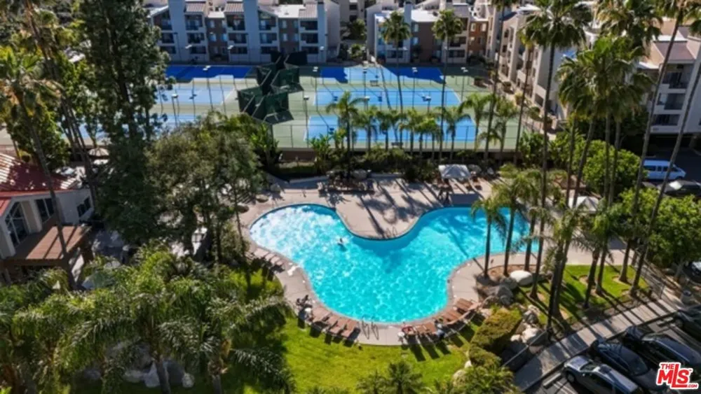 21450 Burbank Boulevard #314 Woodland Hills, CA 91367