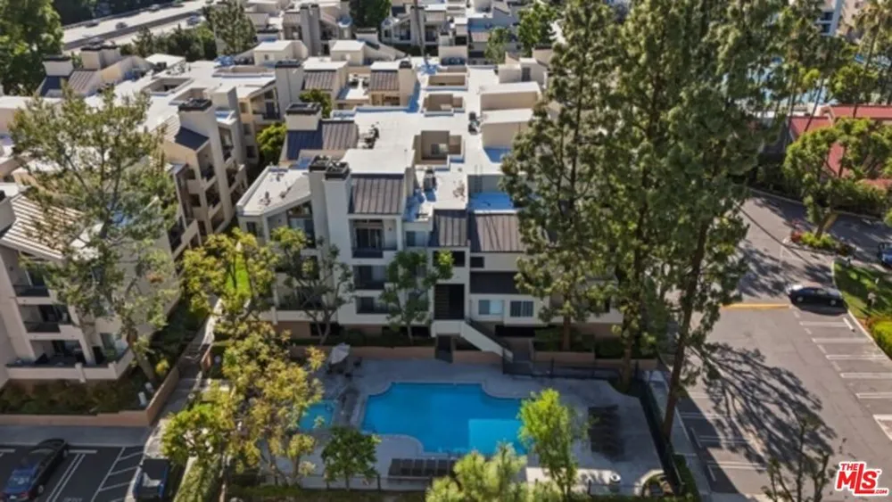 21450 Burbank Boulevard #314 Woodland Hills, CA 91367