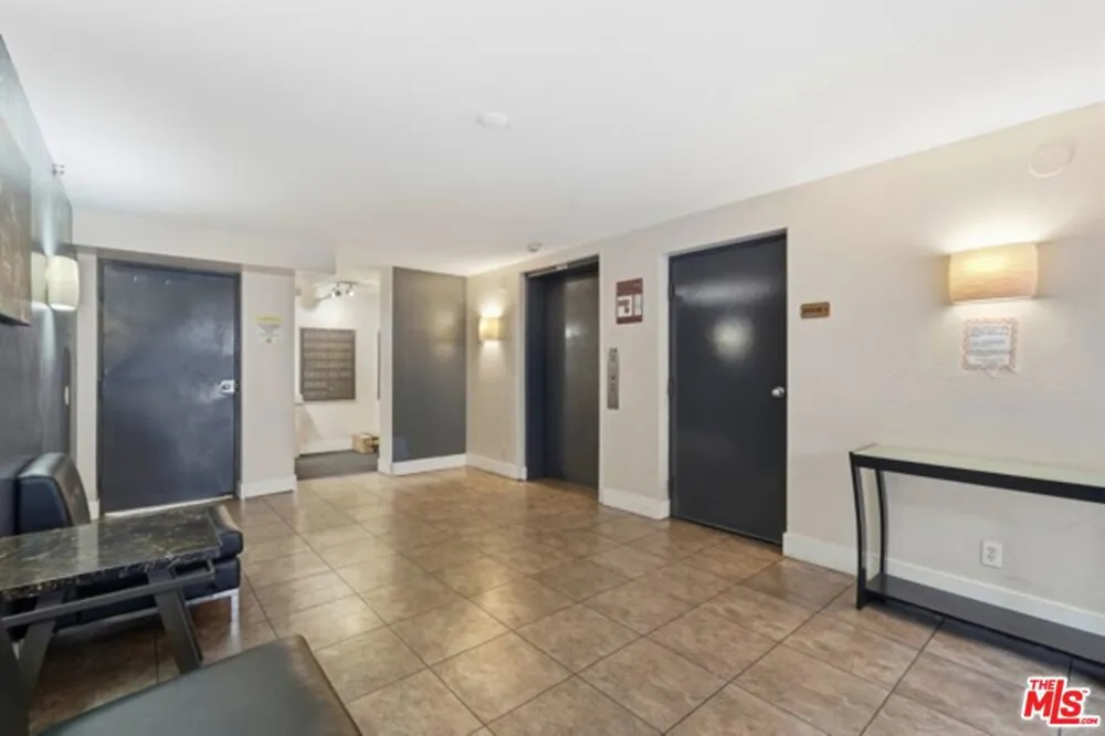 21450 Burbank Boulevard #314 Woodland Hills, CA 91367