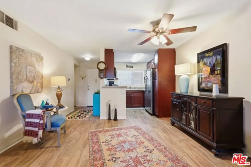 21450 Burbank Boulevard #314 Woodland Hills, CA 91367