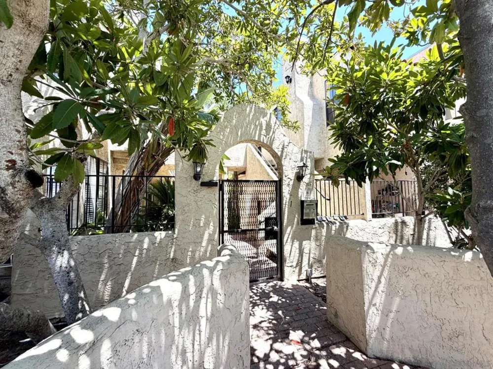 4671 HAMILTON ST #8 San Diego, CA 92116