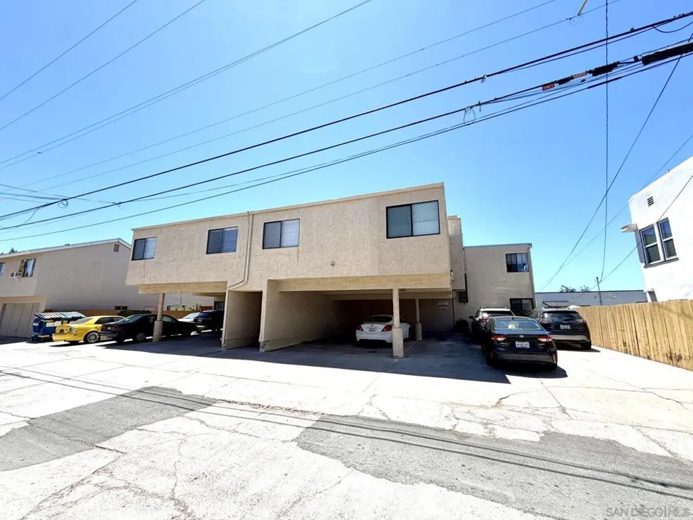 4671 HAMILTON ST #8 San Diego, CA 92116