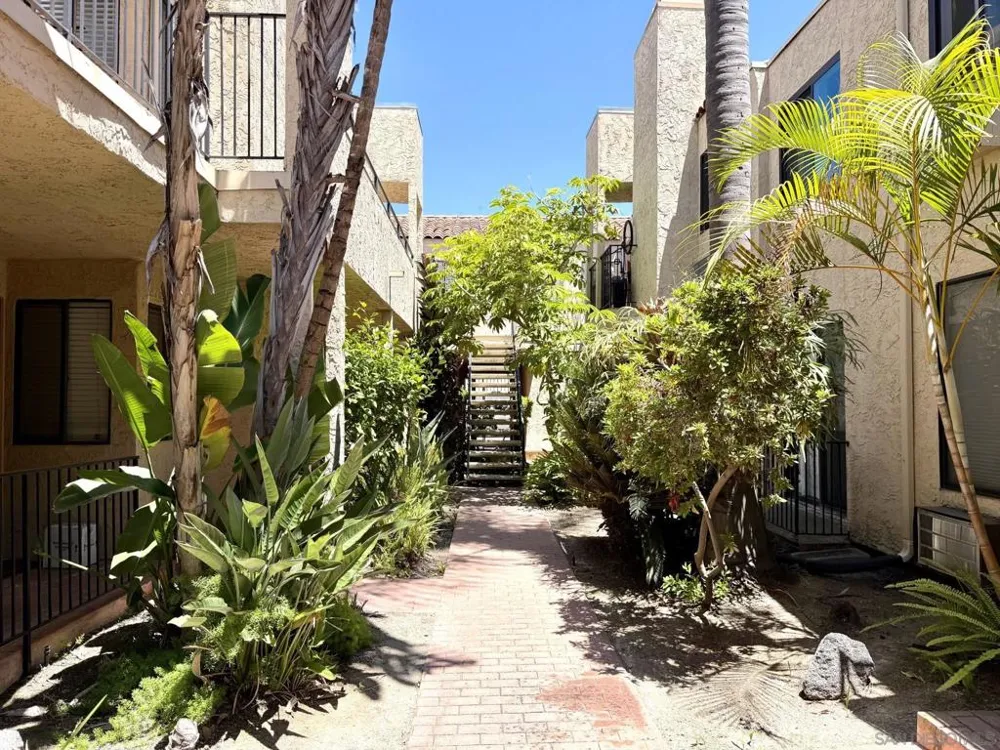 4671 HAMILTON ST #8 San Diego, CA 92116