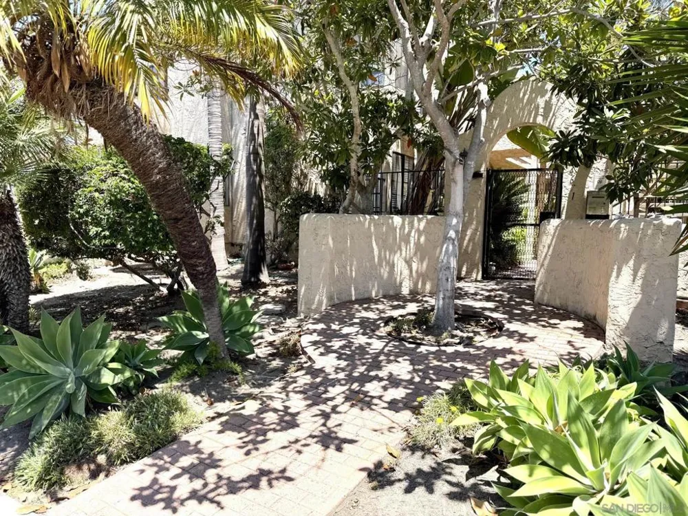 4671 HAMILTON ST #8 San Diego, CA 92116