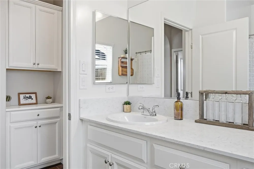 1906 McIntosh Way Bakersfield, CA 93312