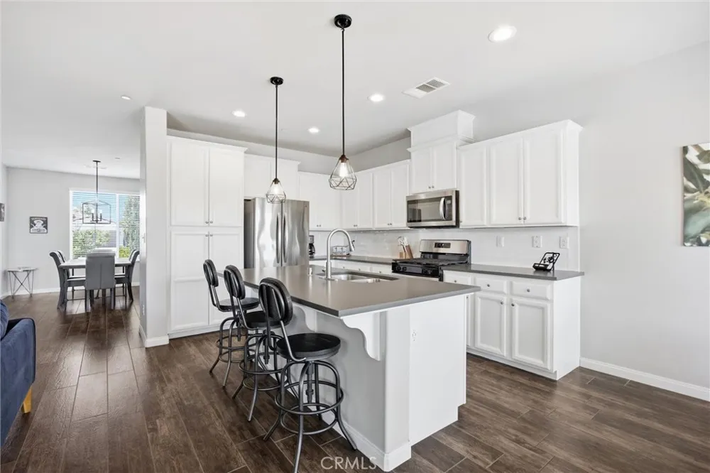 1906 McIntosh Way Bakersfield, CA 93312