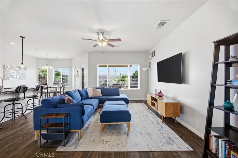 1906 McIntosh Way Bakersfield, CA 93312