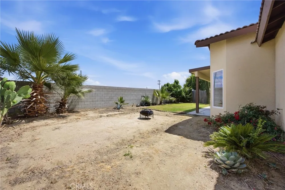 1906 McIntosh Way Bakersfield, CA 93312