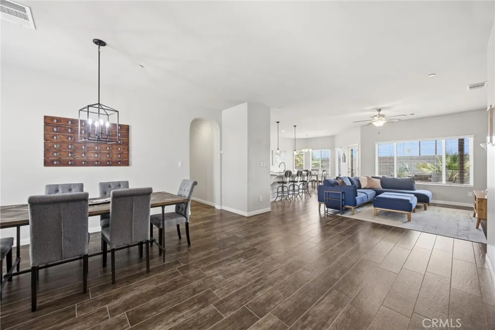 1906 McIntosh Way Bakersfield, CA 93312
